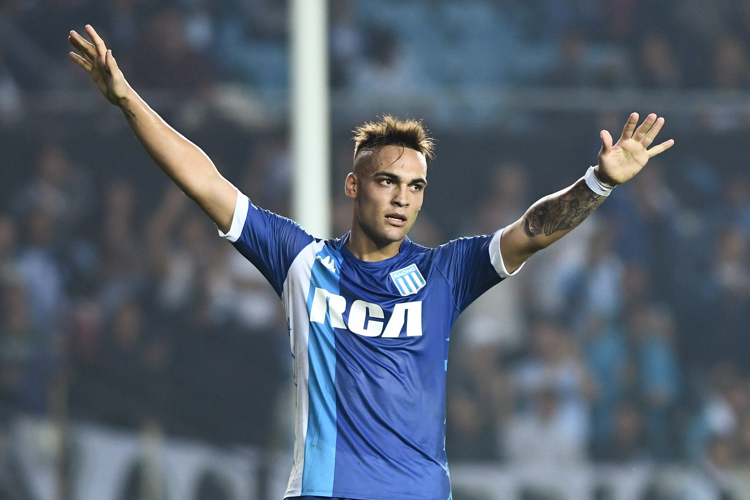 AVELLANEDA, ARGENTINA - MAY 09: Lautaro Martinez of Racing Club gestures during a match between Racing Club and Arsenal as part of Superliga Argentina 2017/2018 at Juan Domingo Peron Stadium on May 9, 2018 in Avellaneda, Argentina. (Photo by Rodrigo Valle