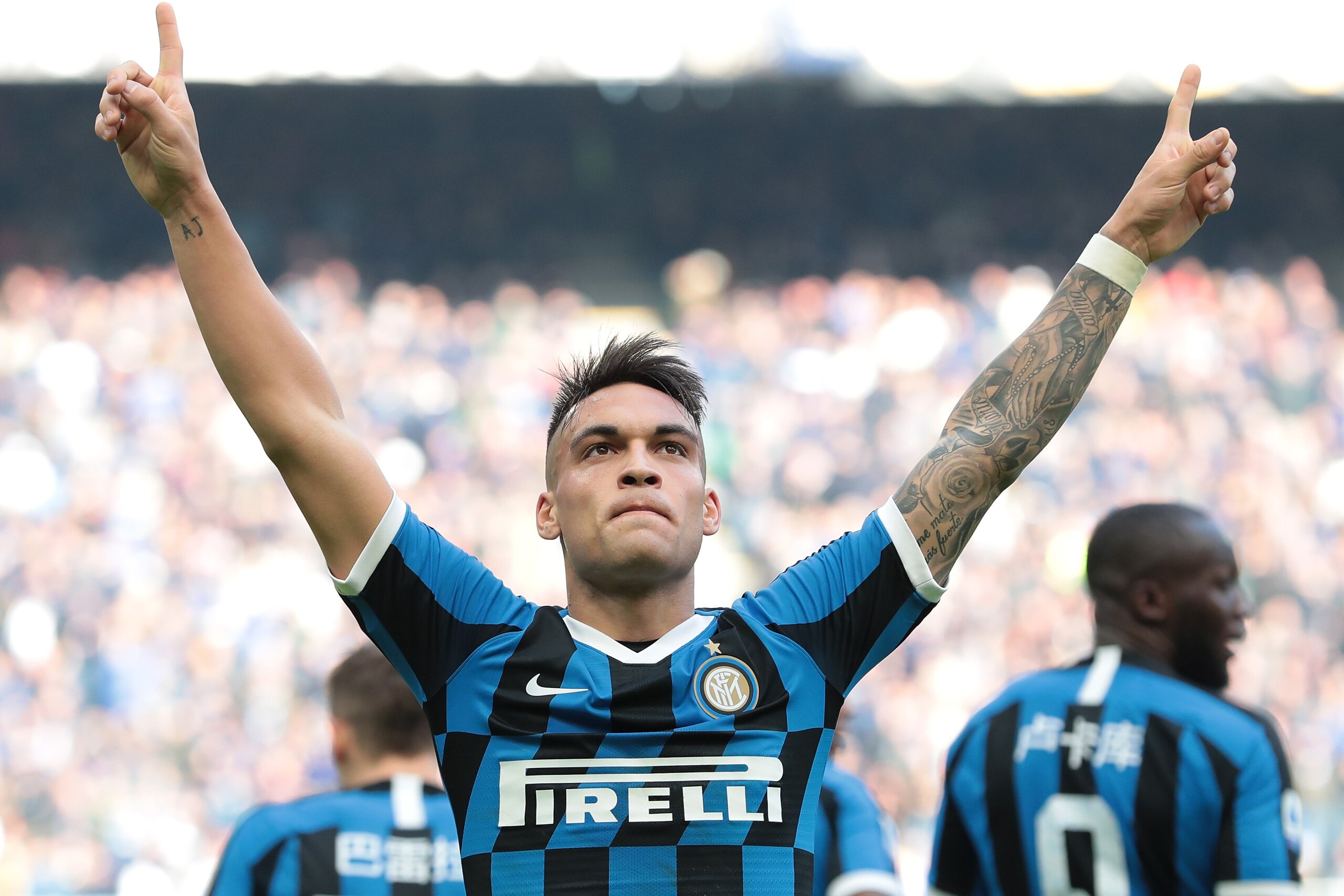 MILAN, ITALY - JANUARY 26:  Lautaro Martinez of FC Internazionale celebrates after scoring the opening goal during the Serie A match between FC Internazionale and Cagliari Calcio at Stadio Giuseppe Meazza on January 26, 2020 in Milan, Italy.  (Photo by Em