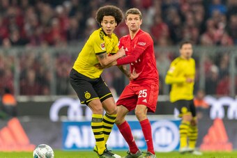 MUNICH, GERMANY - NOVEMBER 09: Axel Witsel of Borussia Dortmund battles for the ball with Thomas Mueller of FC Bayern Muenchen during the Bundesliga match between FC Bayern Muenchen and Borussia Dortmund at Allianz Arena on November 09, 2019 in Munich, Ge