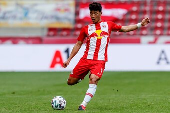 SALZBURG, AUSTRIA - JUNE 21: (BILD ZEITUNG OUT) Hee-chan Hwang of Red Bull Salzburg controls the ball during the tipico Bundesliga match between FC Red Bull Salzburg and RZ Pellets WAC at Red Bull Arena on June 21, 2020 in Salzburg, Austria. (Photo by Rol