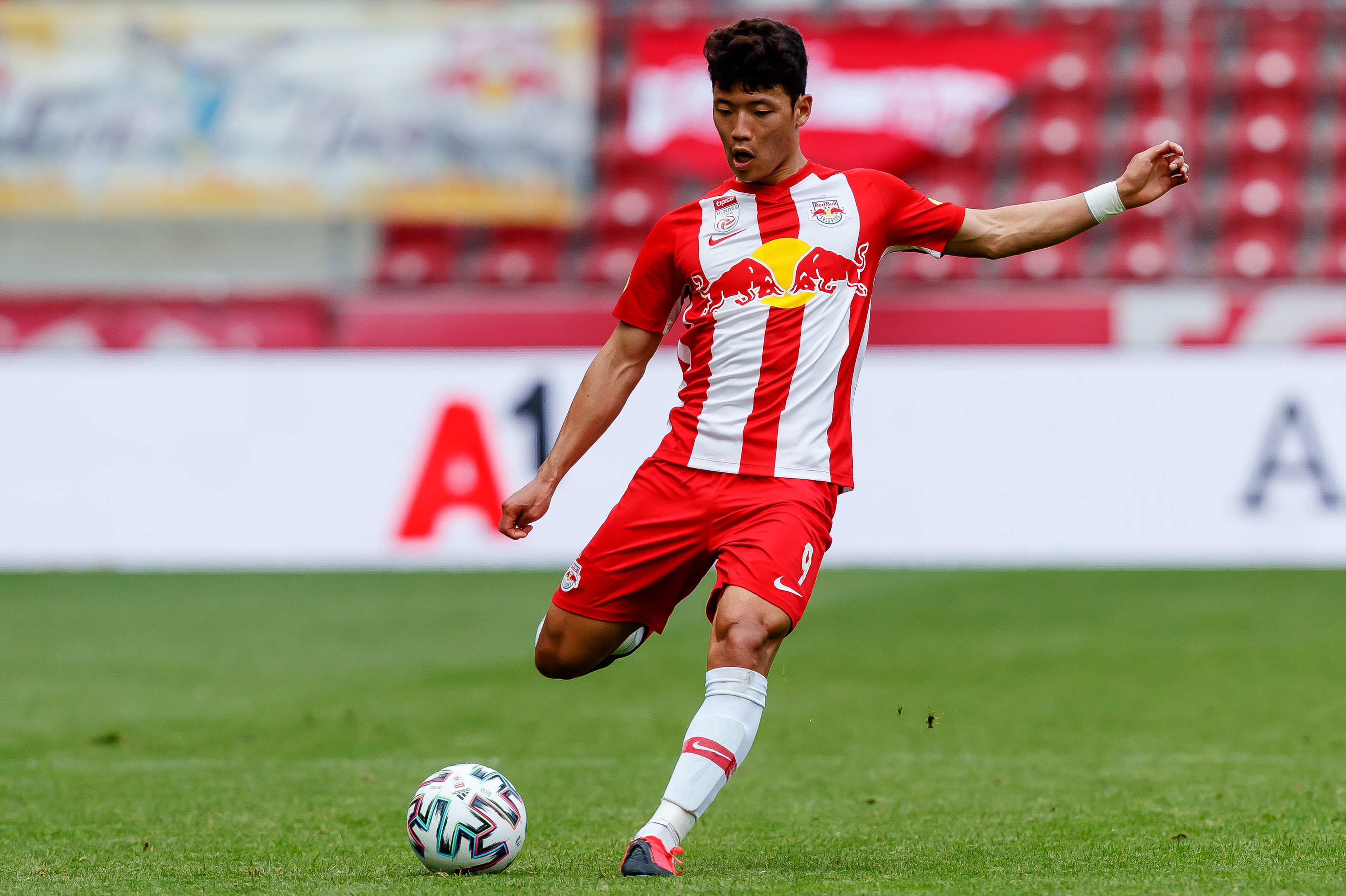 SALZBURG, AUSTRIA - JUNE 21: (BILD ZEITUNG OUT) Hee-chan Hwang of Red Bull Salzburg controls the ball during the tipico Bundesliga match between FC Red Bull Salzburg and RZ Pellets WAC at Red Bull Arena on June 21, 2020 in Salzburg, Austria. (Photo by Rol