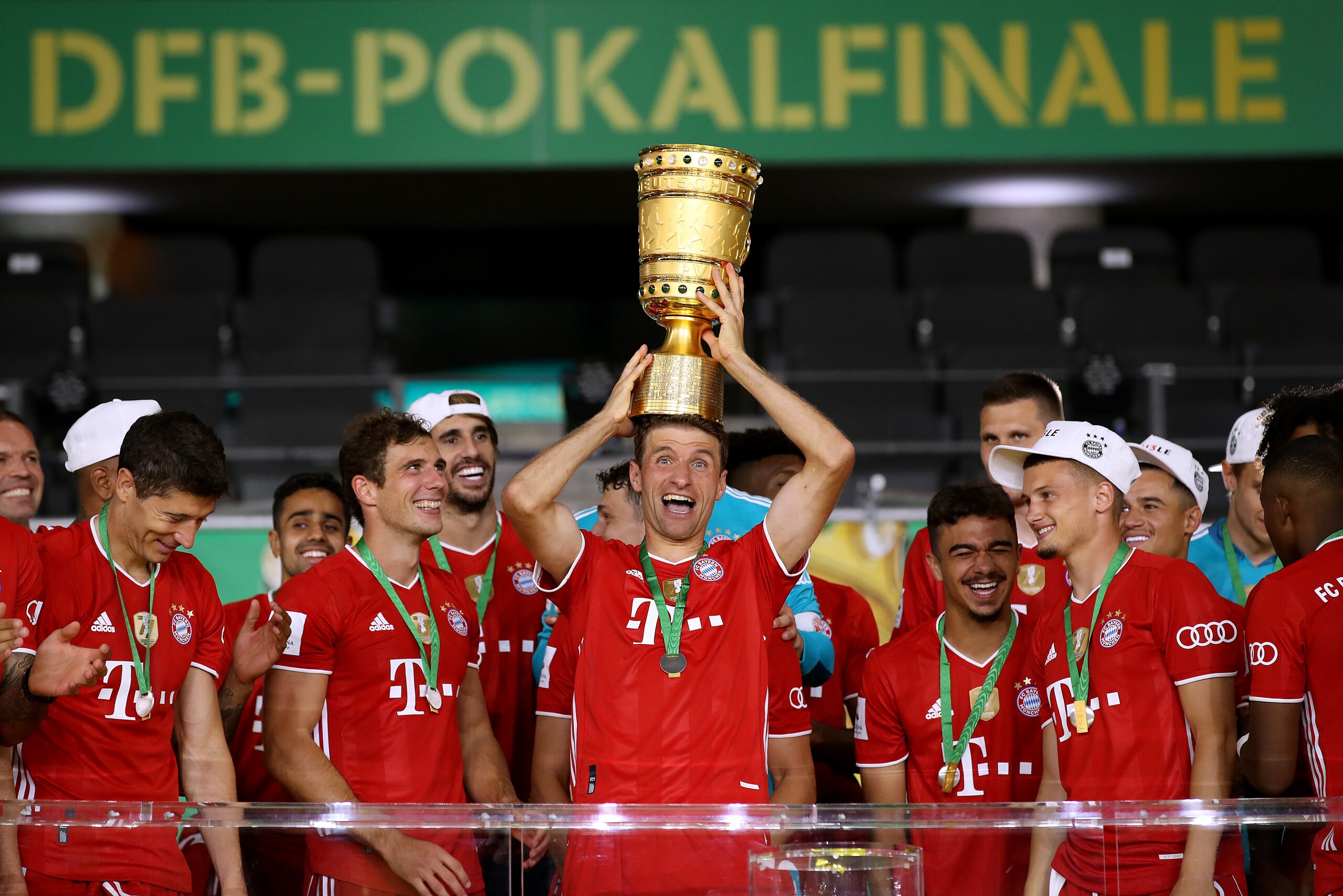 BERLIN, GERMANY - JULY 04: Thomas Mueller of FC Bayern Muenchen lifts the DFB Cup winners trophy in celebration after the DFB Cup final match between Bayer 04 Leverkusen and FC Bayern Muenchen at Olympiastadion on July 04, 2020 in Berlin, Germany. (Photo 
