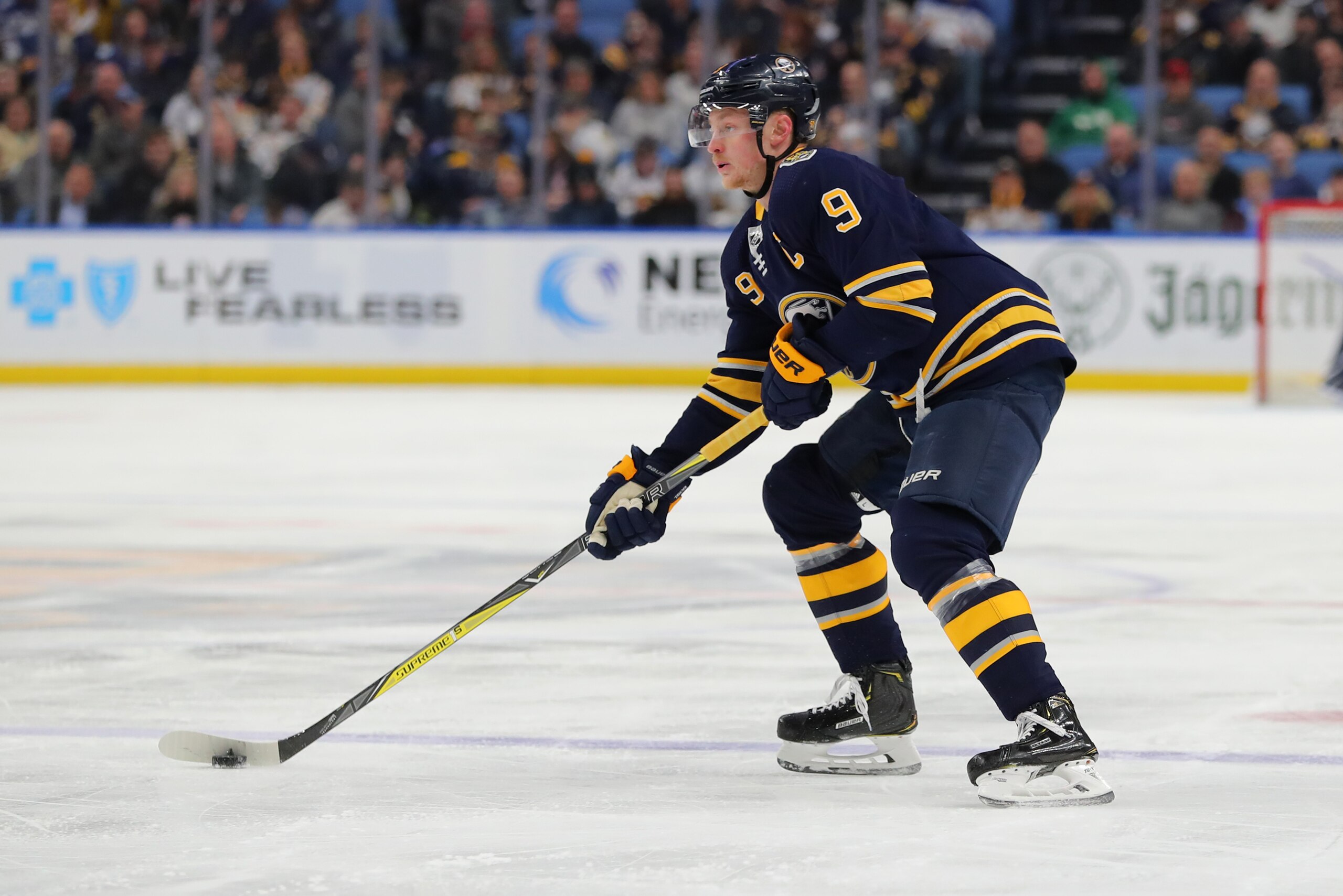 BUFFALO, NY - FEBRUARY 23: Jack Eichel #9 of the Buffalo Sabres looks to make a pass during the second period against the Winnipeg Jets at KeyBank Center on February 23, 2020 in Buffalo, New York. (Photo by Timothy T Ludwig/Getty Images)
