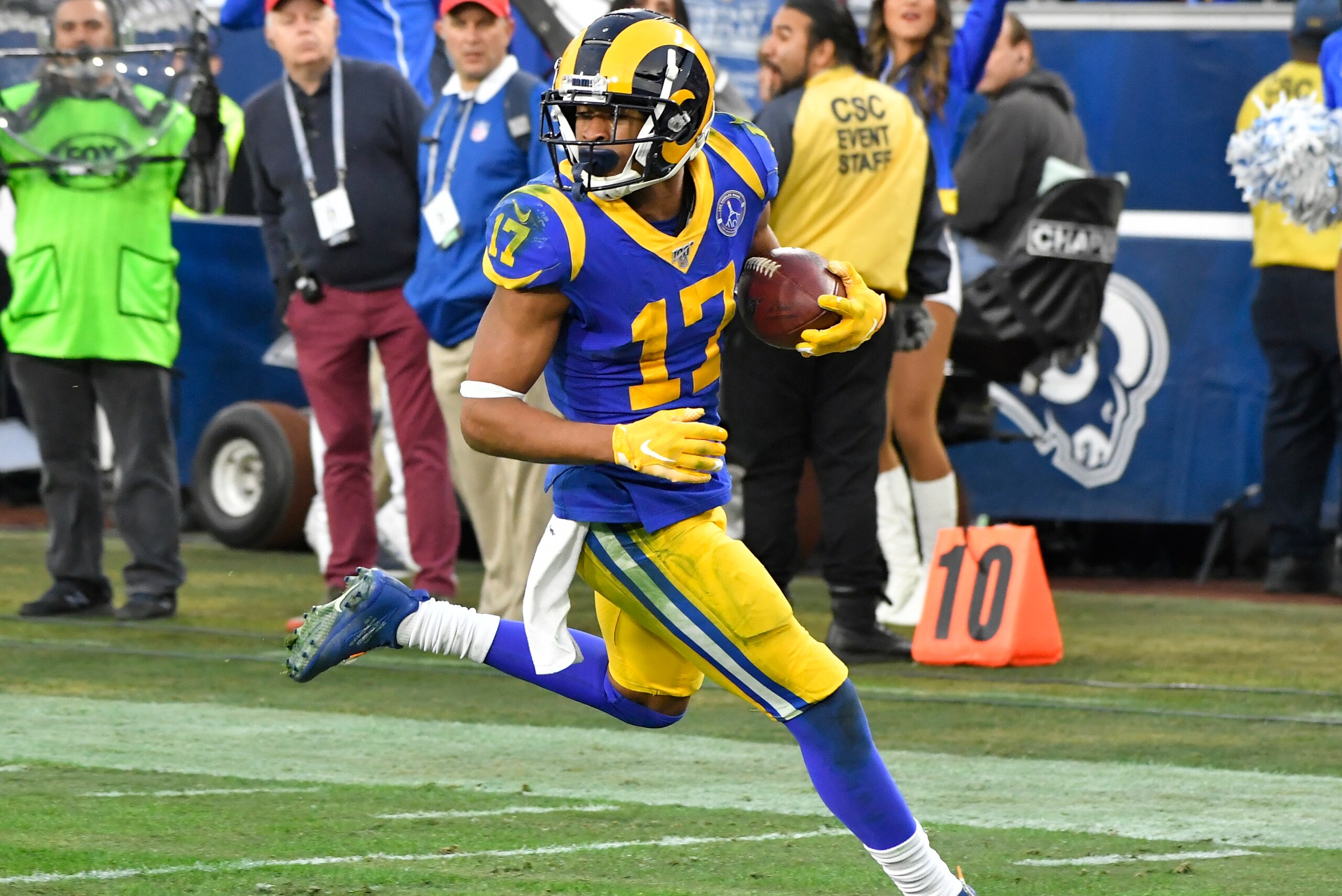 LOS ANGELES, CA - DECEMBER 29: Robert Woods #17 of the Los Angeles Rams runs toward the endzone to score a touchdown that was overturned against the Arizona Cardinals at Los Angeles Memorial Coliseum on December 29, 2019 in Los Angeles, California. (Photo