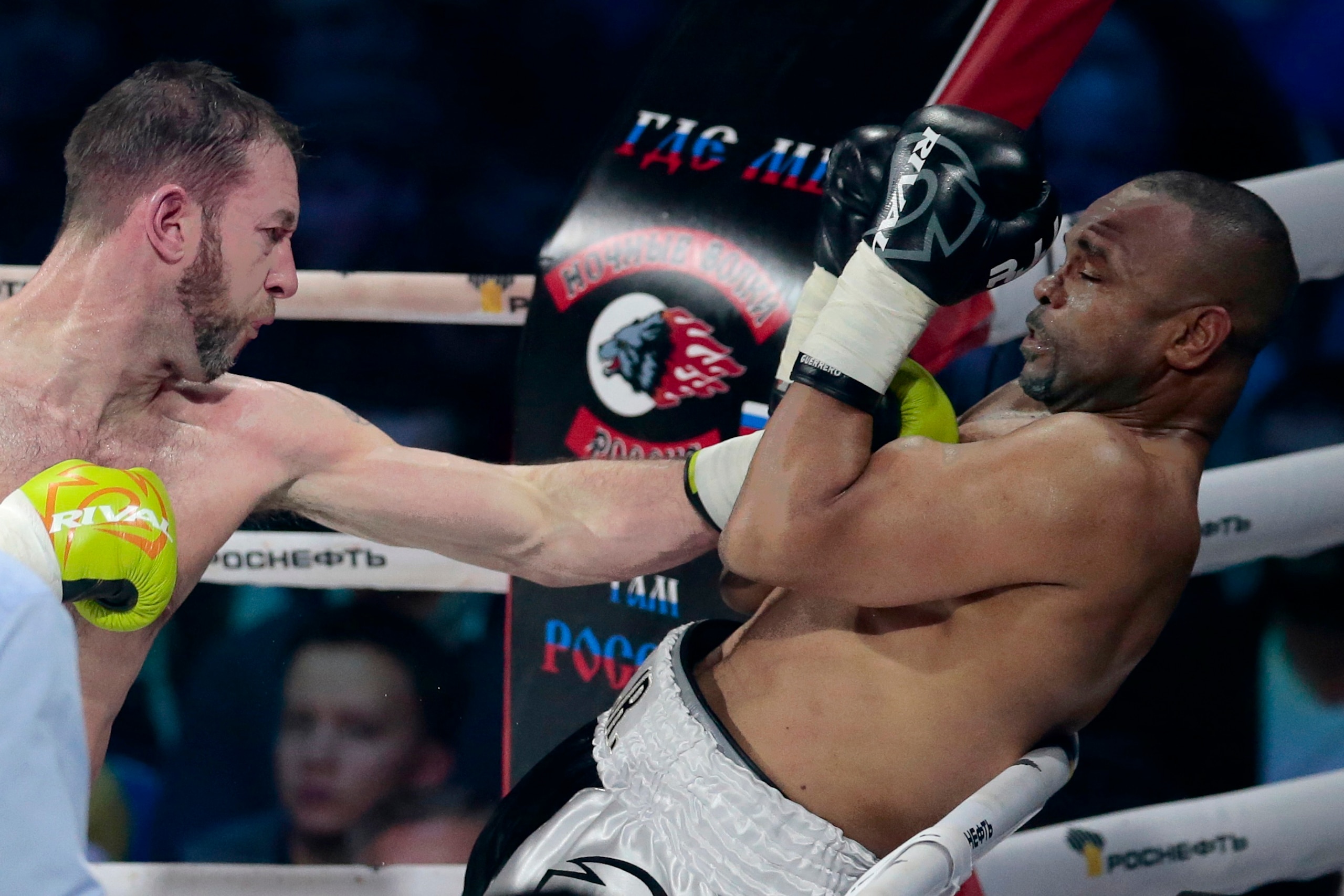 Roy Jones (right) was knocked out by Enzo Maccarinelli in 2015.