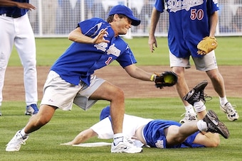 Kelly's verbal barb at Carlos Correa inspired longtime Dodgers fan Rob Lowe to memorialize the words on a T-shirt.