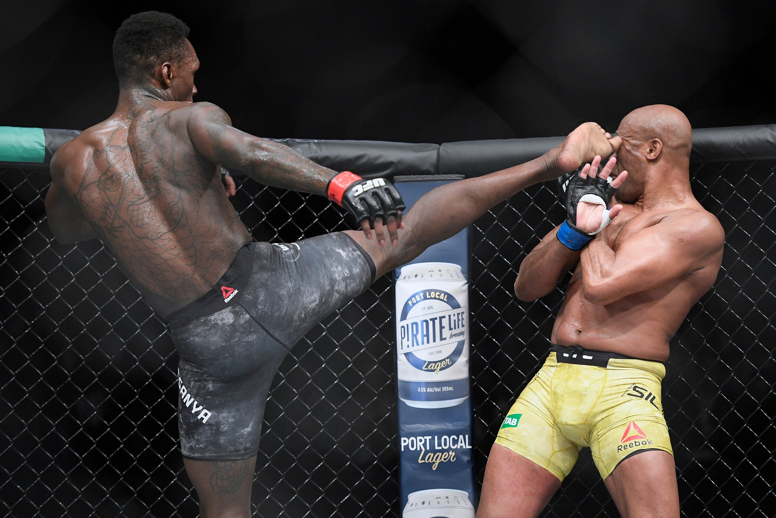 Adesanya (left) kicks Anderson Silva