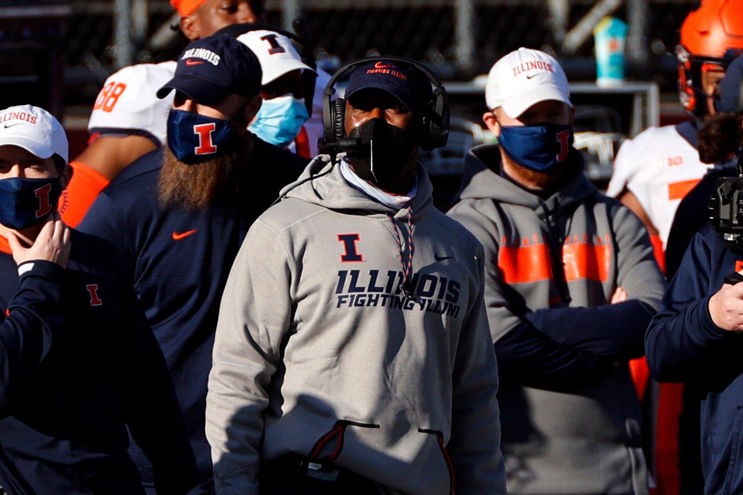 Illinois head coach Lovie Smith