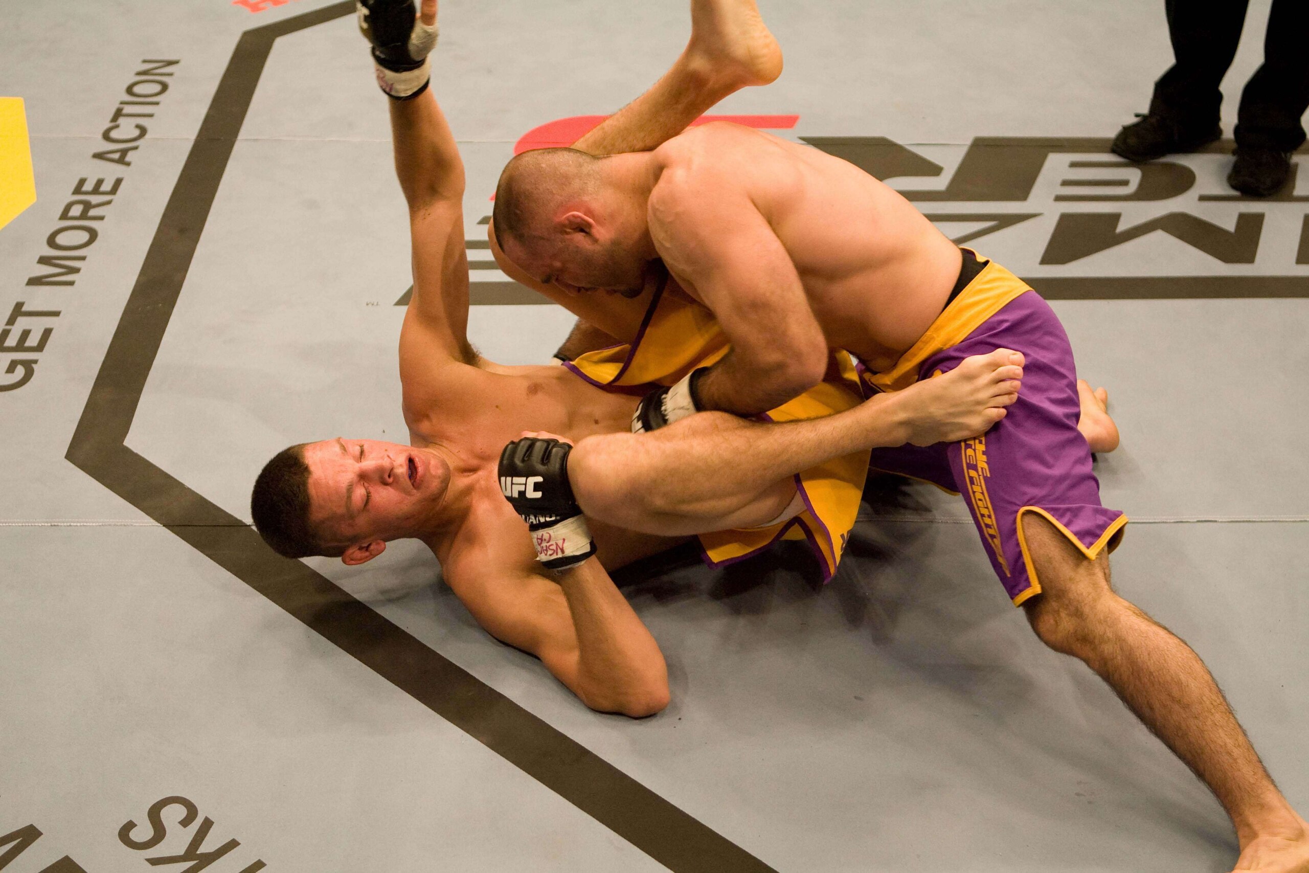 Nate Diaz (bottom) defeated Manny Gamburyan (top) to win TUF season 5