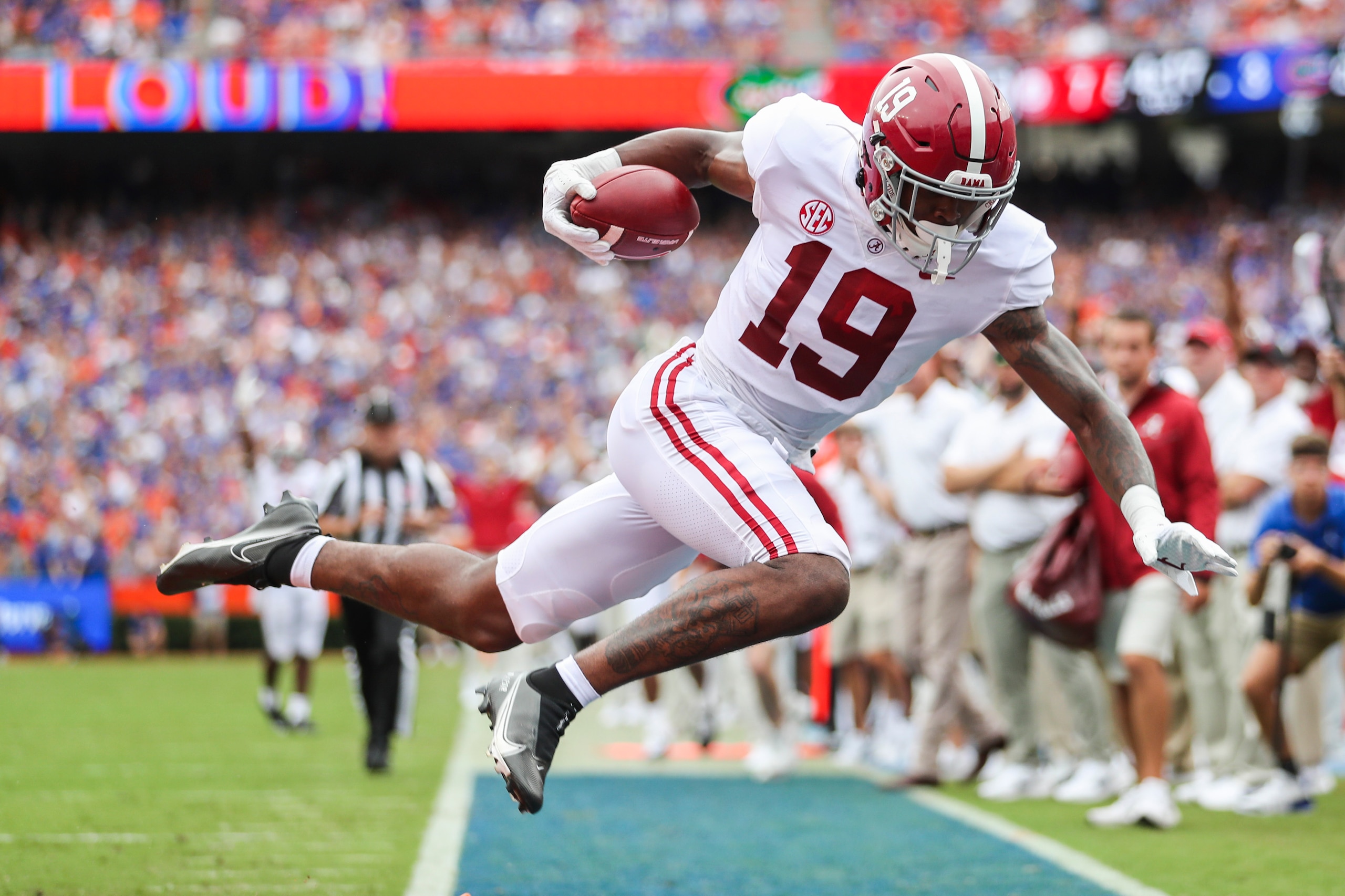 GAINESVILLE, FLORIDA - SEPTEMBER 18: Jahleel Billingsley #19 of the Alabama Crimson Tide scores a touchdown during the first quarter of a game against the Florida Gators at Ben Hill Griffin Stadium on September 18, 2021 in Gainesville, Florida. (Photo by 