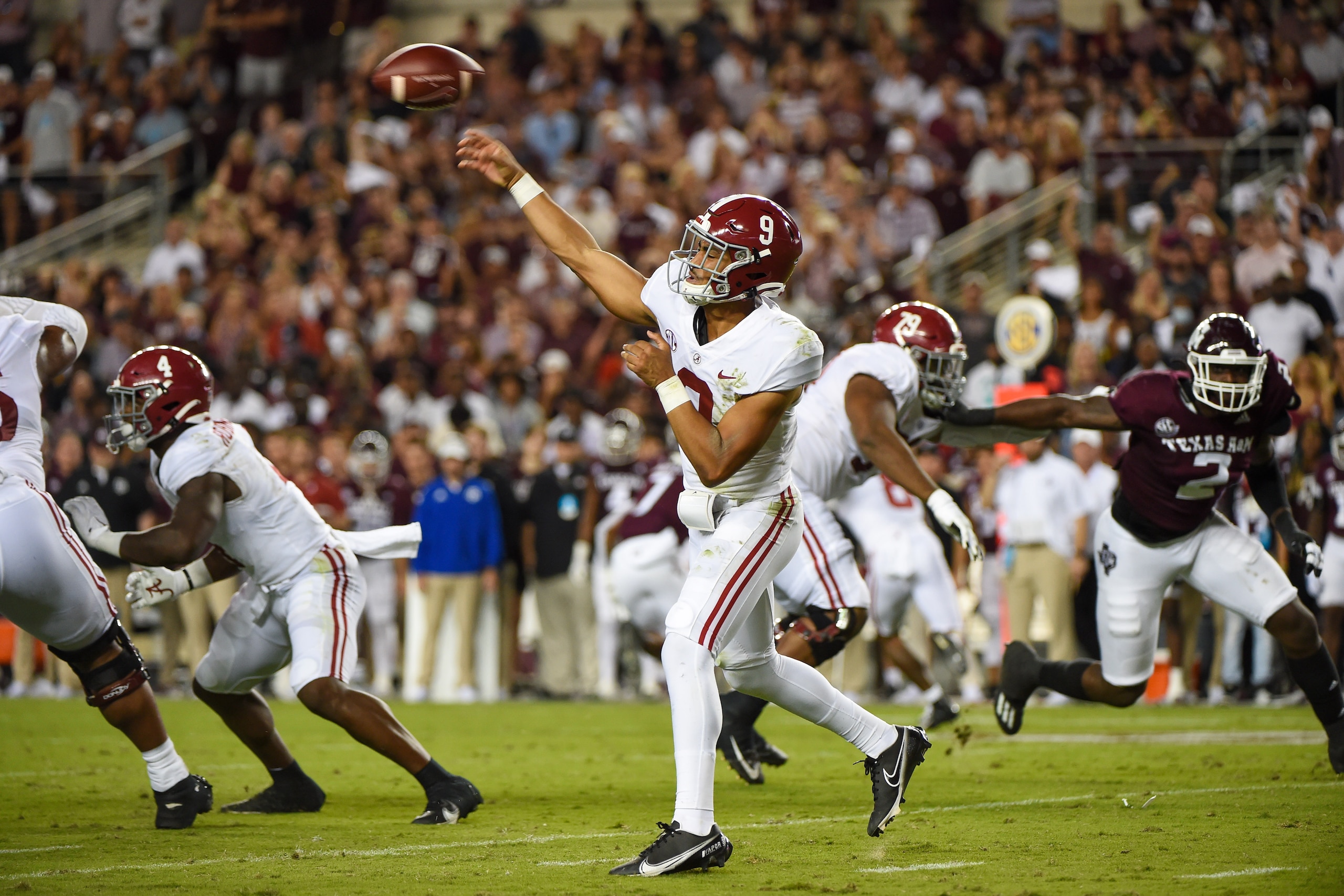 COLLEGE STATION, TX - OCTOBER 09: Alabama Crimson Tide quarterback Bryce Young (9) throws downfield during first half action during a game between the Alabama Crimson Tide and the Texas A&M Aggies at Kyle Field on October 9, 2021 in College Station, Texas