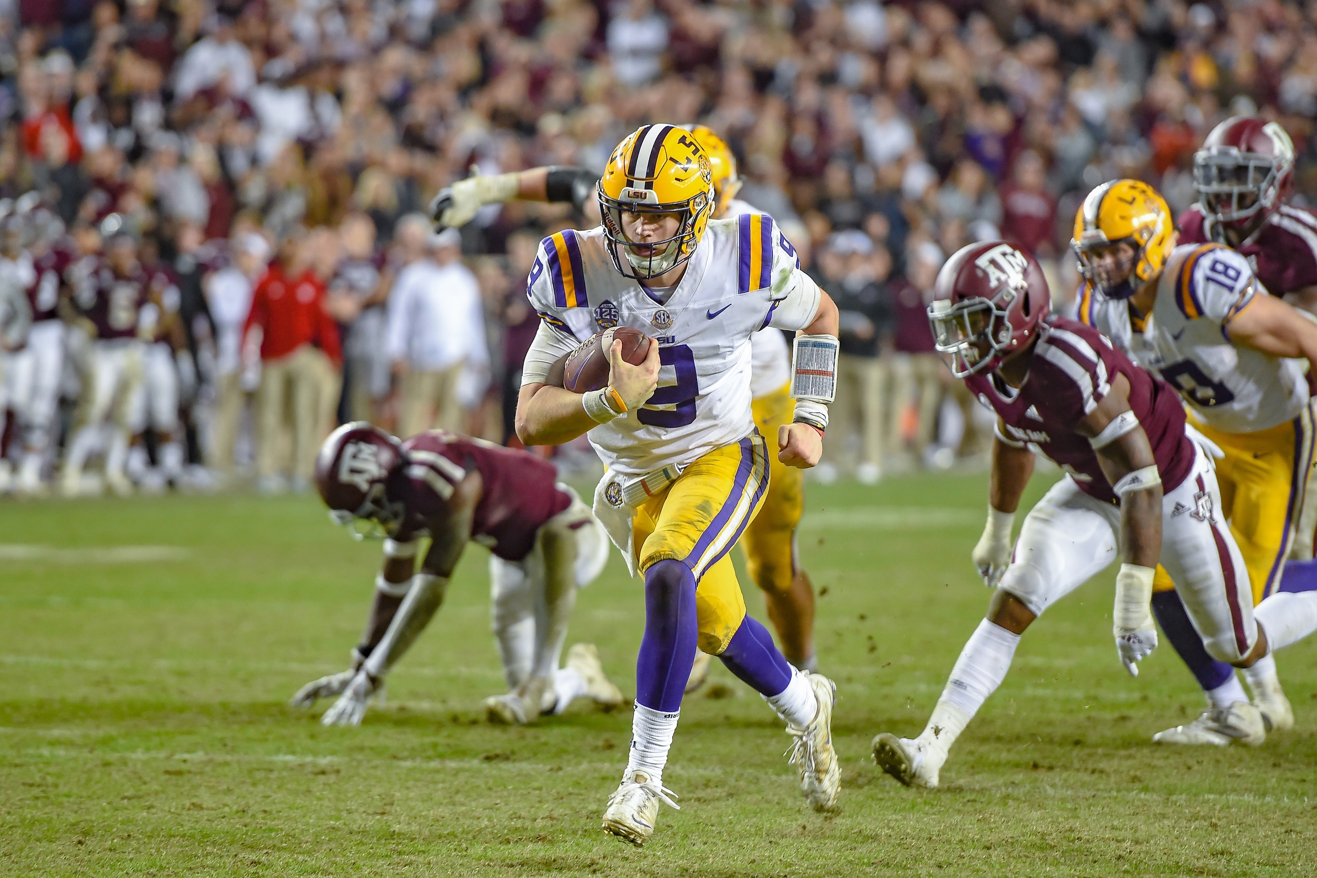 COLLEGE STATION, TX - NOVEMBER 24: LSU Tigers quarterback Joe Burrow (9) runs for a touchdown during the game between the LSU Tigers and the Texas A&M Aggies on November 24, 2018 at Kyle Field in College Station, TX. (Photo by Daniel Dunn/Icon Sportswire 