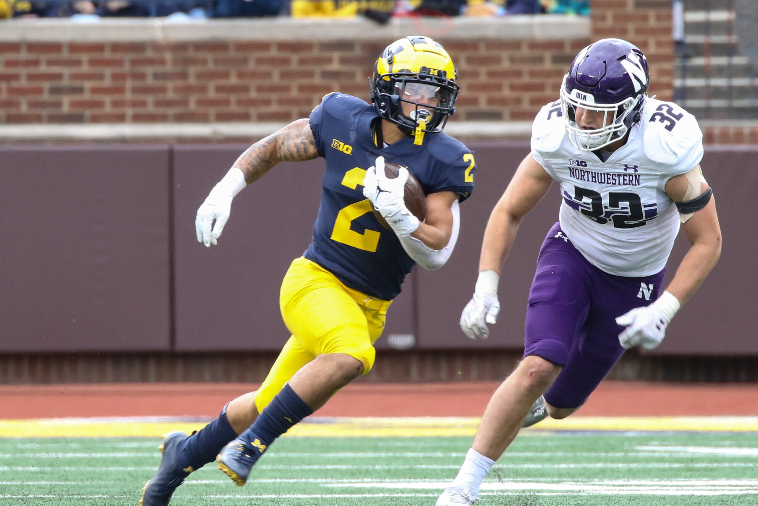 ANN ARBOR, MI - OCTOBER 23:  Michigan Wolverines running back Blake Corum (2) runs with the ball while being pursued by Northwestern Wildcats linebacker Bryce Gallagher (32) during a B1G 10 conference football game between the Northwestern Wildcats and th