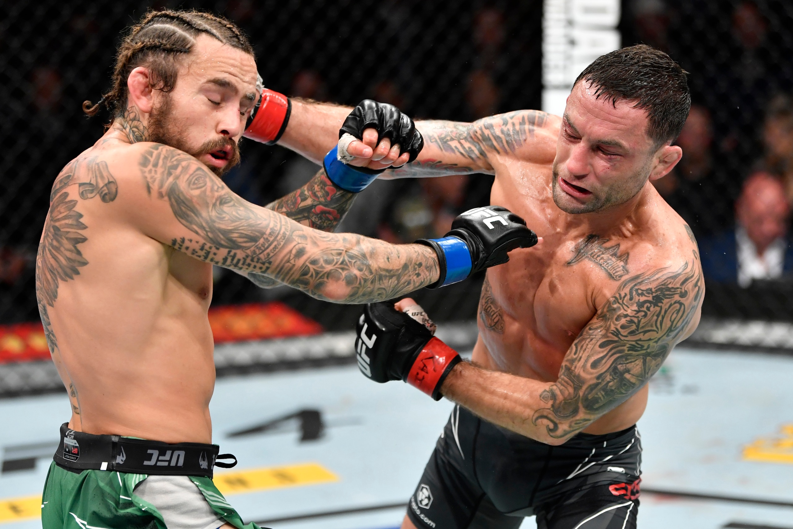 NEW YORK, NEW YORK - NOVEMBER 06: (R-L) Frankie Edgar punches Marlon Vera of Ecuador in their bantamweight fight during the UFC 268 event at Madison Square Garden on November 06, 2021 in New York City. (Photo by Jeff Bottari/Zuffa LLC)