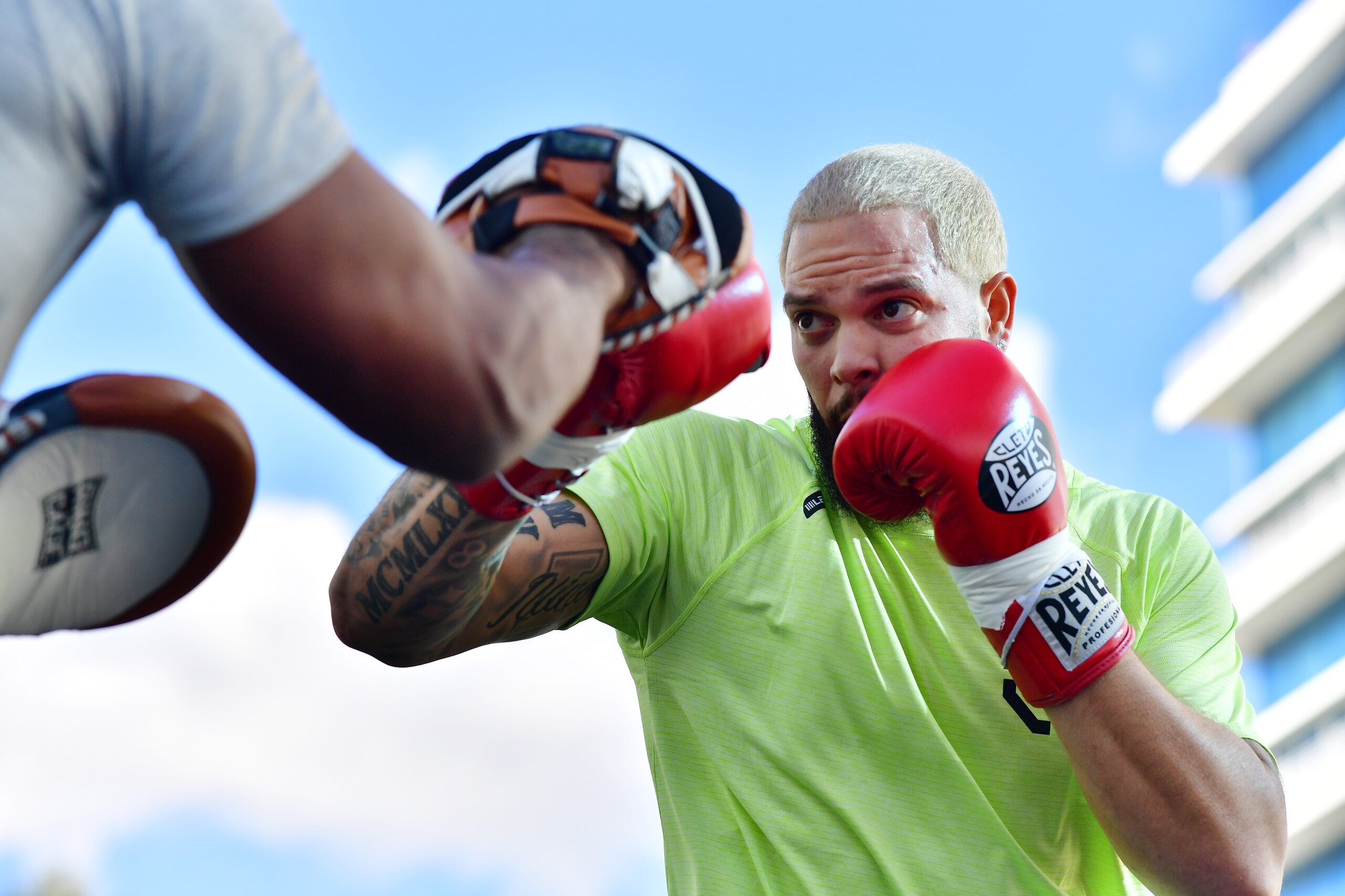 TAMPA, FLORIDA - DECEMBER 15: Deron William works out during a media workout at the Seminole Hard Rock Tampa pool prior to his December 18th fight against Frank Gore on December 15, 2021 in Tampa, Florida. (Photo by Julio Aguilar/Getty Images)