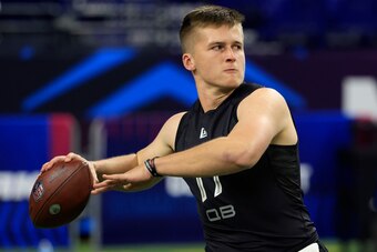 INDIANAPOLIS, INDIANA - MARCH 03: Bailey Zappe #QB17 of Western Kentucky throws during the NFL Combine at Lucas Oil Stadium on March 03, 2022 in Indianapolis, Indiana. (Photo by Justin Casterline/Getty Images)