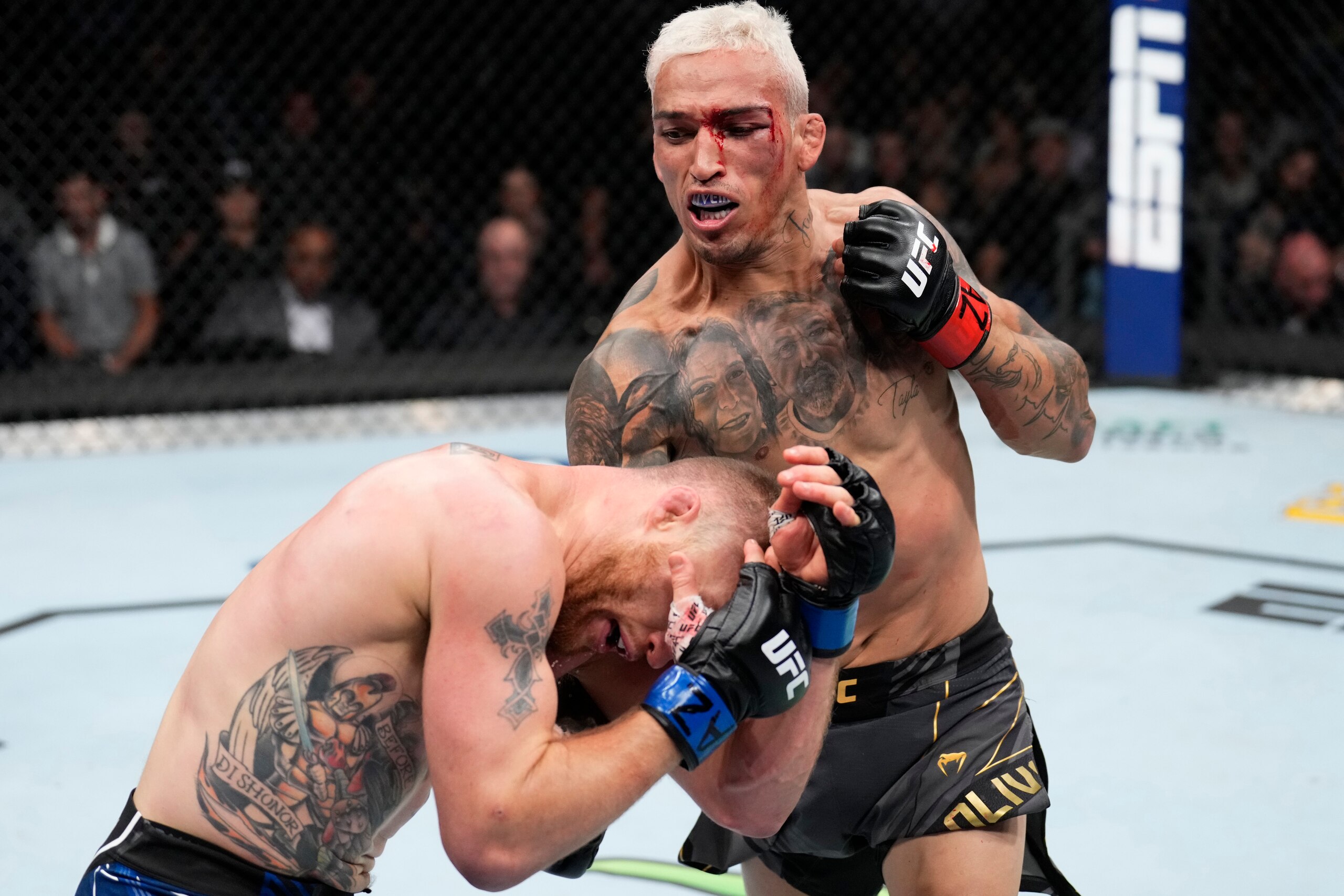 PHOENIX, ARIZONA - MAY 07: (R-L) Charles Oliveira of Brazil punches Justin Gaethje in the UFC lightweight championship fight during the UFC 274 event at Footprint Center on May 07, 2022 in Phoenix, Arizona. (Photo by Chris Unger/Zuffa LLC)