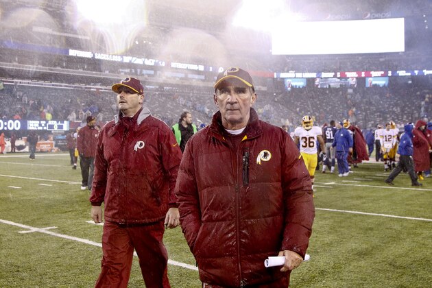 EAST RUTHERFORD, NJ - DECEMBER 29:   Head coach Mike Shanahan of the Washington Redskins walks off the field after a loss to the New York Giants at MetLife Stadium on December 29, 2013 in East Rutherford, New Jersey.  (Photo by Jeff Zelevansky/Getty Images)