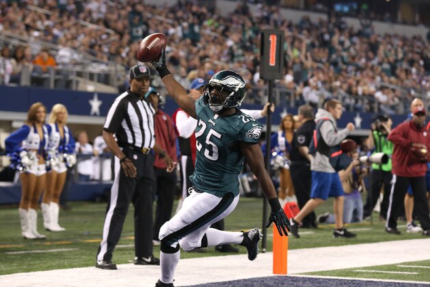 Dec 29, 2013; Arlington, TX, USA; Philadelphia Eagles running back LeSean McCoy (25) scores a second quarter touchdown against the Dallas Cowboys at AT&T Stadium. Mandatory Credit: Matthew Emmons-USA TODAY Sports
