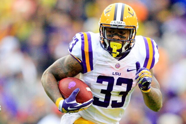 BATON ROUGE, LA - NOVEMBER 23: Running back Jeremy Hill #33 of the LSU Tigers runs the ball against the Texas A&M Aggies at Tiger Stadium on November 23, 2013 in Baton Rouge, Louisiana. (Photo by Sean Gardner/Getty Images) BATON ROUGE, LA - NOVEMBER 23: Running back Jeremy Hill #33 of the LSU Tigers runs the ball against the Texas A&M Aggies at Tiger Stadium on November 23, 2013 in Baton Rouge, Louisiana. (Photo by Sean Gardner/Getty Images)