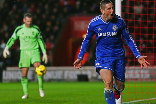 SOUTHAMPTON, ENGLAND - JANUARY 01:  Fernando Torres of Chelsea celebrates after scoring the opening goal during the Barclays Premier League match between Southampton and Chelsea at St Mary's Stadium on January 1, 2014 in Southampton, England.  (Photo by Warren Little/Getty Images)