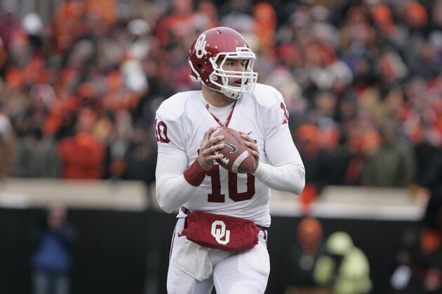 STILLWATER, OK - DECEMBER 7:  Quarterback Blake Bell #10 of the Oklahoma Sooners looks looks to throw during the game against the Oklahoma State Cowboys December 7, 2013 at Boone Pickens Stadium in Stillwater, Oklahoma. Oklahoma defeated Oklahoma State 33-24. (Photo by Brett Deering/Getty Images)