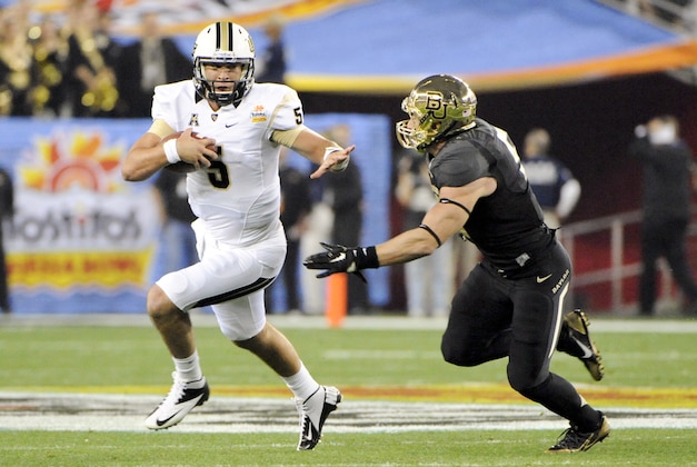 Jan 1, 2014; Glendale, AZ, USA; UCF Knights quarterback Blake Bortles (5) runs the ball under pressure from Baylor Bears linebacker Eddie Lackey (5) during the first quarter at University of Phoenix Stadium during the Fiesta Bowl. Mandatory Credit: Casey Sapio-USA TODAY Sports Jan 1, 2014; Glendale, AZ, USA; UCF Knights quarterback Blake Bortles (5) runs the ball under pressure from Baylor Bears linebacker Eddie Lackey (5) during the first quarter at University of Phoenix Stadium during the Fiesta Bowl. Mandatory Credit: Casey Sapio-USA TODAY Sports