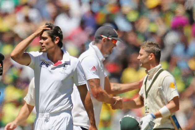 MELBOURNE, AUSTRALIA - DECEMBER 29:  English captain Alastair Cook (L) looks dejected as Australian captain Michael Clarke shakes the hand of Kevin Pietersen of England after Australia won the match during day four of the Fourth Ashes Test Match between Australia and England at Melbourne Cricket Ground on December 29, 2013 in Melbourne, Australia.  (Photo by Scott Barbour/Getty Images)
