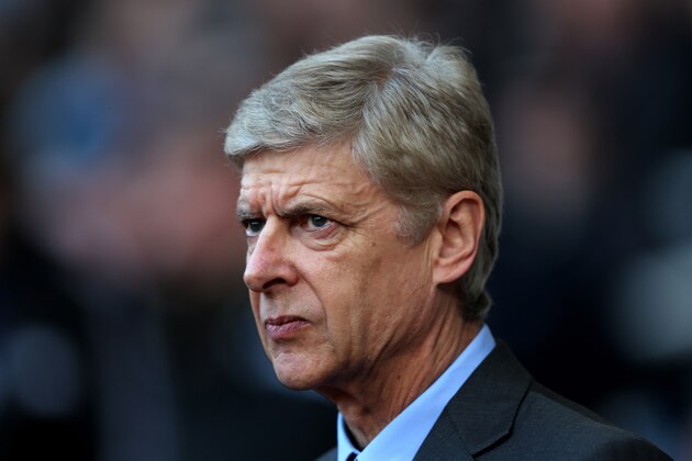 LONDON, ENGLAND - DECEMBER 26:  Arsene Wenger manager of Arsenal looks on prior to the Barclays Premier League match between West Ham United and Arsenal at Boleyn Ground on December 26, 2013 in London, England.  (Photo by Ian Walton/Getty Images)