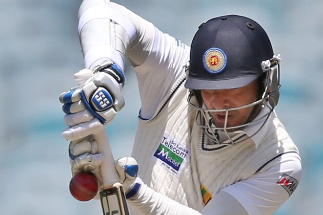 MELBOURNE, AUSTRALIA - DECEMBER 28:  Kumar Sangakkara of Sri Lanka gets hit on the finger by Mitchell Johnson of Australia during day three of the Second Test match between Australia and Sri Lanka at Melbourne Cricket Ground on December 28, 2012 in Melbourne, Australia.  (Photo by Michael Dodge/Getty Images)