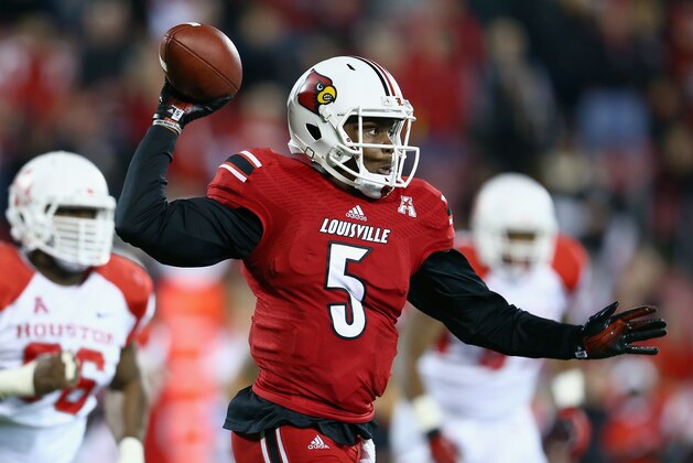 LOUISVILLE, KY - NOVEMBER 16:  Teddy Bridgewater #5 of the Louisville Cardinals throws a pass during the game against the Houston Cougars at Papa John's Cardinal Stadium on November 16, 2013 in Louisville, Kentucky.  (Photo by Andy Lyons/Getty Images)