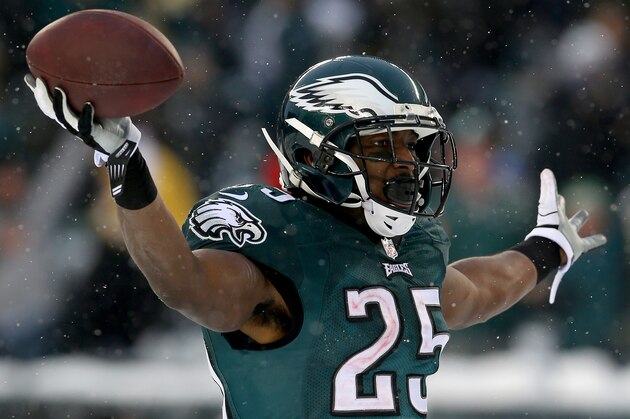 PHILADELPHIA, PA - DECEMBER 08:  LeSean McCoy #25 of the Philadelphia Eagles celebrates his touchdown in the fourth quarter against the Detroit Lions on December 8, 2013 at Lincoln Financial Field in Philadelphia, Pennsylvania.The Philadelphia Eagles defeated the Detroit Lions 34-20.  (Photo by Elsa/Getty Images)