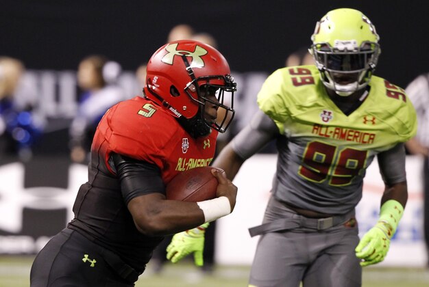 Jan 2, 2014; St. Petersburg, FL, USA; Team Highlight running back Leonard Fournette (5) runs with the ball during the first half as Team Nitro defensve end Chad Thomas (99) defends in the Under Armour All America football game at Tropicana Field. Mandatory Credit: Kim Klement-USA TODAY Sports