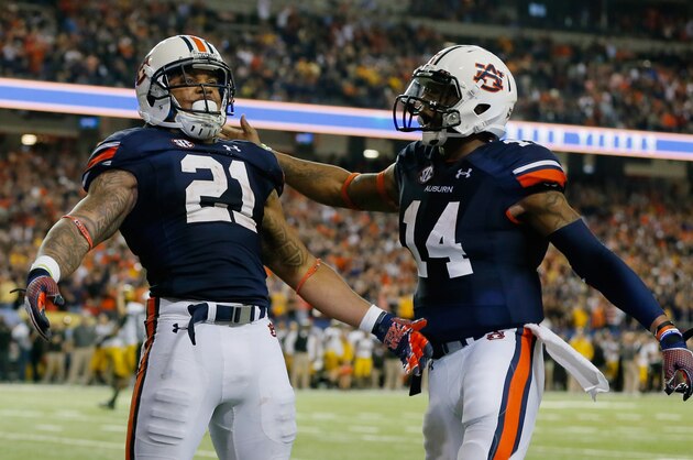 ATLANTA, GA - DECEMBER 07:  Tre Mason #21 of the Auburn Tigers celebrates his fourth quarter touchdown with teammate quarterback Nick Marshall #14 against the Missouri Tigers during the SEC Championship Game at Georgia Dome on December 7, 2013 in Atlanta, Georgia.  (Photo by Kevin C. Cox/Getty Images)