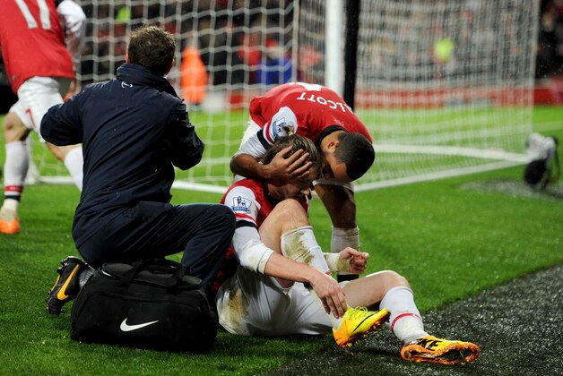 LONDON, ENGLAND - JANUARY 01: An injured Nicklas Bendtner of Arsenal is congratulated by team mate Theo Walcott (R) as he scores their first goal during the Barclays Premier League match between Arsenal and Cardiff City at Emirates Stadium on January 1, 2014 in London, England. (Photo by Shaun Botterill/Getty Images) LONDON, ENGLAND - JANUARY 01: An injured Nicklas Bendtner of Arsenal is congratulated by team mate Theo Walcott (R) as he scores their first goal during the Barclays Premier League match between Arsenal and Cardiff City at Emirates Stadium on January 1, 2014 in London, England. (Photo by Shaun Botterill/Getty Images)