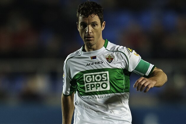 VALENCIA, SPAIN - DECEMBER 13:  Edu Albacar of Elche FC controls the ball during the La Liga match between Levante UD and Elche FC at Ciutat de Valencia on December 13, 2013 in Valencia, Spain.  (Photo by Manuel Queimadelos Alonso/Getty Images)