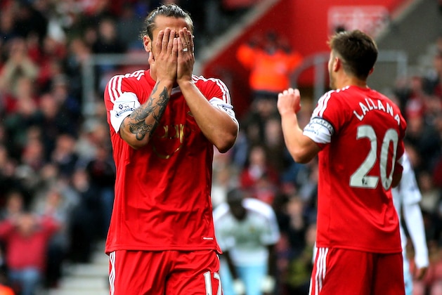 SOUTHAMPTON, ENGLAND - SEPTEMBER 15: Pablo Daniel Osvaldo of Southampton reacts after a missed chance on goal during the Barclays Premier League match between Southampton and West Ham United at St Mary's Stadium on September 15, 2013 in Southampton, England. (Photo by Clive Rose/Getty Images)
