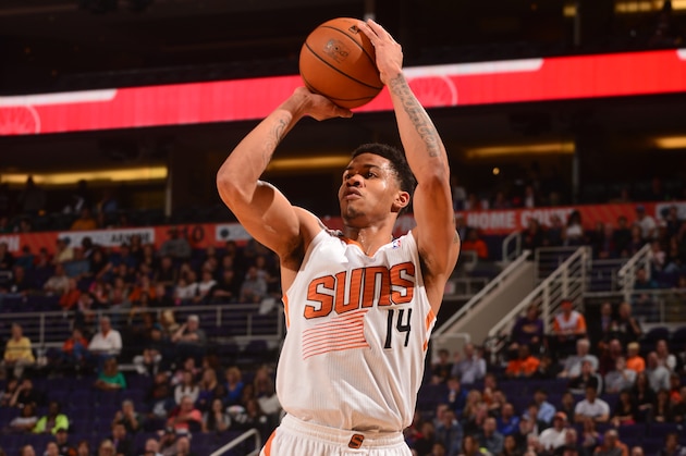 PHOENIX, AZ - JANUARY 2: Gerald Green #14 of the Phoenix Suns shoots against the Memphis Grizzlies on January 2, 2014 at U.S. Airways Center in Phoenix, Arizona. NOTE TO USER: User expressly acknowledges and agrees that, by downloading and or using this photograph, user is consenting to the terms and conditions of the Getty Images License Agreement. Mandatory Copyright Notice: Copyright 2014 NBAE (Photo by Barry Gossage/NBAE via Getty Images)