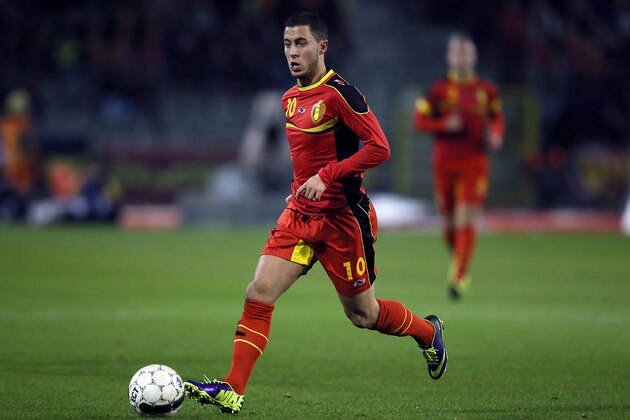 BRUSSELS, BELGIUM - NOVEMBER 19: Eden Hazard of Belgium runs with the ball during the international friendly match between Belgium and Japan at King Badouin stadium on November 19, 2013 in Brussels, Belgium.  (Photo by Christof Koepsel/Getty Images)