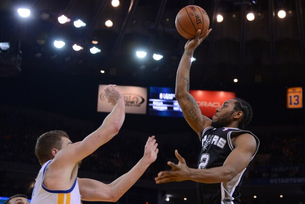 December 19, 2013; Oakland, CA, USA; San Antonio Spurs small forward Kawhi Leonard (2) shoots the ball against Golden State Warriors power forward David Lee (10) during the fourth quarter at Oracle Arena. The Spurs defeated the Warriors 104-102. Mandatory Credit: Kyle Terada-USA TODAY Sports
