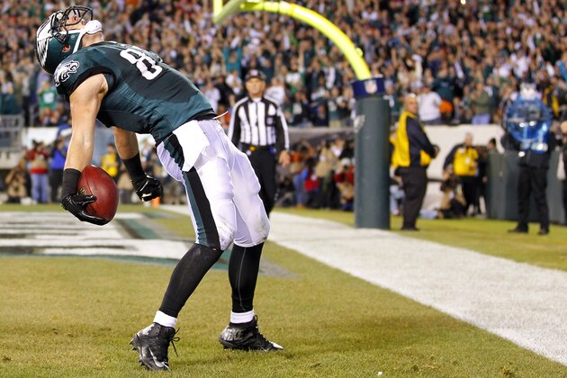 PHILADELPHIA, PA - DECEMBER 22: Tight end Brent Celek #87 of the Philadelphia Eagles celebrates after making a catch in the end zone for a touchdown against the Chicago Bears in the first quarter during a game at Lincoln Financial Field on December 22, 2013 in Philadelphia, Pennsylvania. (Photo by Rich Schultz /Getty Images)
