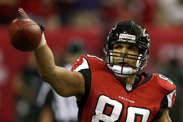 ATLANTA, GA - JANUARY 20:  Tight end Tony Gonzalez #88 of the Atlanta Falcons celebrates after catching a 10-yard touchdown in the second quarter against the San Francisco 49ers in the NFC Championship game at the Georgia Dome on January 20, 2013 in Atlanta, Georgia.  (Photo by Streeter Lecka/Getty Images)