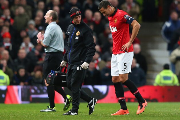 MANCHESTER, ENGLAND - JANUARY 05:  Rio Ferdinand of Manchester United goes off with an injury during the FA Cup with Budweiser Third round match between Manchester United and Swansea City at Old Trafford on January 5, 2014 in Manchester, England.  (Photo by Alex Livesey/Getty Images)