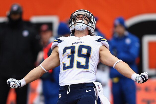 CINCINNATI, OH - JANUARY 05:  Danny Woodhead #39 of the San Diego Chargers celebrates a first half touchdown during the AFC Wild Card playoff game against the Cincinnati Bengals at Paul Brown Stadium on January 5, 2014 in Cincinnati, Ohio.  The Chargers defeated the Bengals 27-10.  (Photo by John Grieshop/Getty Images)