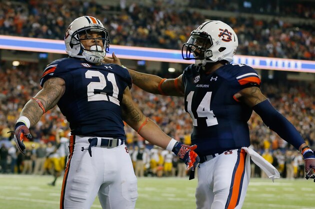 ATLANTA, GA - DECEMBER 07:  Tre Mason #21 of the Auburn Tigers celebrates his fourth quarter touchdown with teammate quarterback Nick Marshall #14 against the Missouri Tigers during the SEC Championship Game at Georgia Dome on December 7, 2013 in Atlanta, Georgia.  (Photo by Kevin C. Cox/Getty Images)