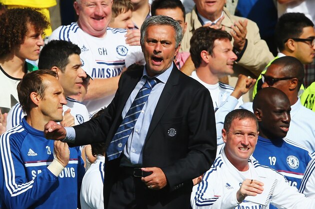 LONDON, ENGLAND - AUGUST 18: Chelsea manager Jose Mourinho celebrates the opening goal scored by Oscar of Chelsea during the Barclays Premier League match between Chelsea and Hull City at Stamford Bridge on August 18, 2013 in London, England. (Photo by Clive Mason/Getty Images) LONDON, ENGLAND - AUGUST 18: Chelsea manager Jose Mourinho celebrates the opening goal scored by Oscar of Chelsea during the Barclays Premier League match between Chelsea and Hull City at Stamford Bridge on August 18, 2013 in London, England. (Photo by Clive Mason/Getty Images)