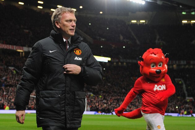 MANCHESTER, ENGLAND - JANUARY 01:  Manchester United Manager David Moyes walks with mascot Fred the Red prior to the Barclays Premier League match between Manchester United and Tottenham Hotspur at Old Trafford on January 1, 2014 in Manchester, England.  (Photo by Michael Regan/Getty Images)