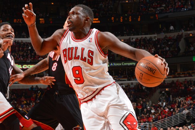 CHICAGO, IL - DECEMBER 5:  Luol Deng #9 of the Chicago Bulls drives to the basket against the Miami Heat on December 5, 2013 at United Center in Chicago, Illinois. NOTE TO USER: User expressly acknowledges and agrees that, by downloading and or using this photograph, User is consenting to the terms and conditions of the Getty Images License Agreement. Mandatory Copyright Notice: Copyright 2013 NBAE (Photo by Jesse D. Garrabrant/NBAE via Getty Images)