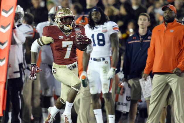 Jan 6, 2014; Pasadena, CA, USA; Florida State Seminoles wide receiver Levonte Whitfield (7) returns a kick off for a touchdown against the Auburn Tigers during the second half of the 2014 BCS National Championship game at the Rose Bowl.  Mandatory Credit: Robert Hanashiro-USA TODAY Sports
