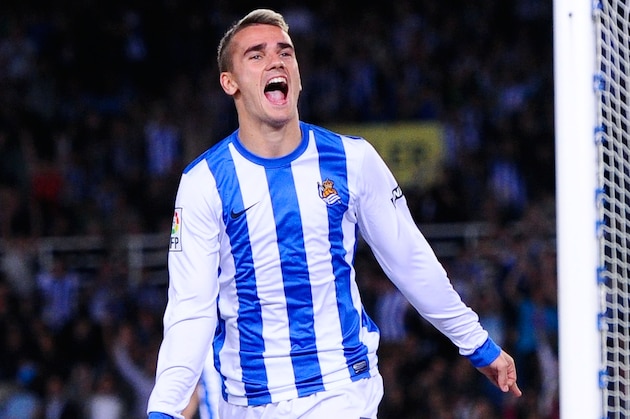 SAN SEBASTIAN, SPAIN - OCTOBER 27:  Antoine Griezmann of Real Sociedad de Futbol celebrates after scoring his team's second goal during the La Liga match between Real Sociedad de Futbol and UD Almeria at Estadio Anoeta on October 27, 2013 in San Sebastian, Spain.  (Photo by David Ramos/Getty Images)